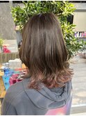 ベージュ×インナーピンク