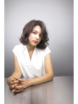 アム(amm) 外国人風ミディアムボブ