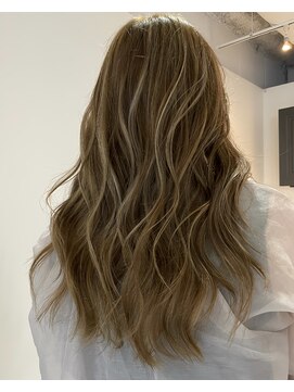 ヨロ 小岩(YOLO) ハイライトカラーミルクティーベージュケアブリーチダブルカラー