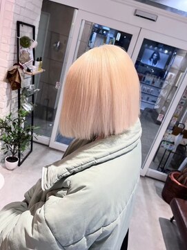 ヘアサロン アウラ(hair salon aura) 抜きっぱなしブロンドヘアベージュカラーシルバーカラー