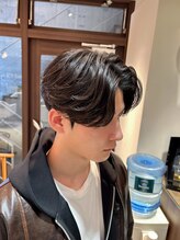アルム オモテサンドウ(ALLM omotesando) 韓国ヘア　カルマパーマ　ダウンパーマ　メンズ　センターパート
