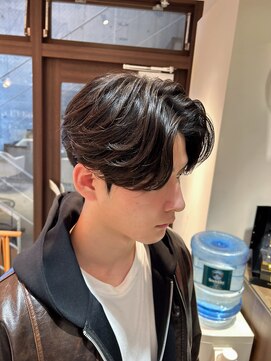 アルム オモテサンドウ(ALLM omotesando) 韓国ヘア　カルマパーマ　ダウンパーマ　メンズ　センターパート