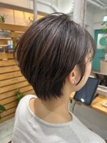 コンフィープラス(comfy plus)&nbsp;くすみマロンベージュ前下がり似合わせ耳かけショートヘア