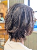 ゆるやかな動きと抜け感が魅力のくびれショートボブ