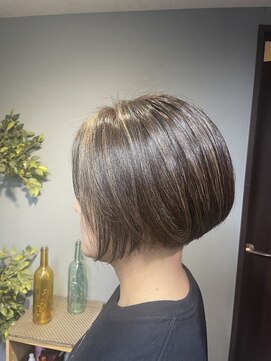 エイム ヘア リアム 調布店(eim hair liam) 前下がりボブ×白髪ぼかしハイライト