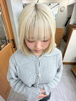 リアン(Lien) ハイブリーチ/ホワイトブロンド/ミディアムボブ