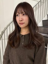 カミエ(kamie)&nbsp;セミロングのツヤ感を引き出すブラウンカラー