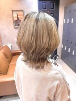 ネリ(NERi)&nbsp;抜け感たっぷり☆くびれミディアム×ミルクティーベージュ