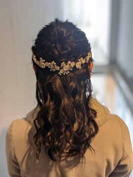 パピヨンロゼ(Papillon Rose) ハーフアップ 大き目アクセサリー