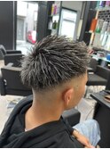 短髪ホワイトメッシュ