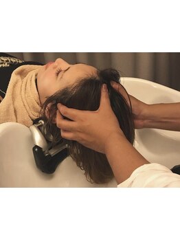 Breathの隠れ人気メニュー、スパニストが施術する"ヘッドスパ"。上質空間で日々の疲れをリフレッシュ！