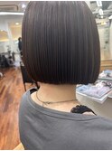 酸性ストレート切りっぱなしボブ