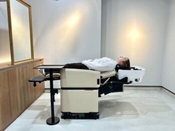ソードリーフ 久宝寺店(swordlief)の写真/【クリームバス頭浸浴/ウルトラファインバブル】シャンプー移動なしの高級チェアーで癒しの時間を…♪
