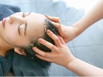 クオーラガーデン(Cuaura garden)の写真/バリ式スパの資格を持ったスパニストによる贅沢ヘッドスパで小顔見せやエイジングケア♪癒しの時間に感動！
