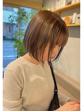 ペレ(pele) ハイトーンカラー　ベージュカラー　ボブ　ハイライト　イルミナ