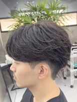 レイヴ(RAVE)&nbsp;メンズセンターパートニュアンスパーマ韓国ヘアフェザーショー