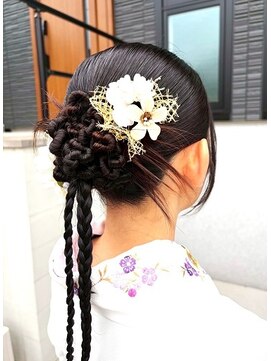 ロッキンヘアー(Rockin' hair) 袴に合わせたシンプルアップ カチモリ