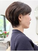 上品　ひし形くびれショートヘア40代50代60代　小顔　白髪ぼかし