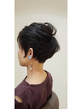 ティアム(Tiam) 刈り上げクセ毛ショートスタイル