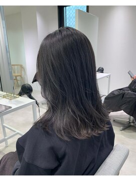 ヨーク(YOKE) YOKE 切りっぱなし ロングボブ ダブルカラー グレージュ