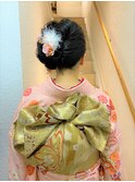 艶やかにサイドでアップスタイル