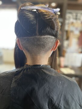 ヘアードゥ レディバグ 八木店(HAIR DO LADY BUG) クール色っぽ刈り上げ女子