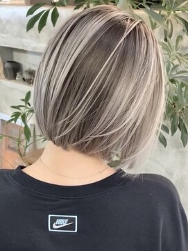 ネハス ナガオカ(nehus.nagaoka) ブリーチ/透明感カラー/ウルフレイヤーロング/ボブルフ