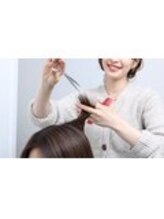 全ての技術を経験値の高いスタイリストがマンツーマンで施術を担当【本厚木】