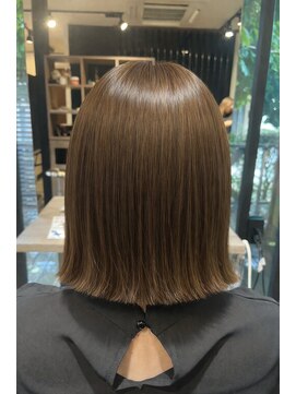 イル(iru) 切りっぱなしボブ/オリーブベージュ