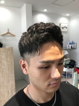 バーバー ハブ(BARBER HAB.) アップバングショート