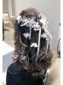 人気のハーフアップ＆フラワーヘア