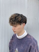 ウェルネス(Wellness) スパイラルパーマ、サイドパート、韓国マッシュ、ツイスパ