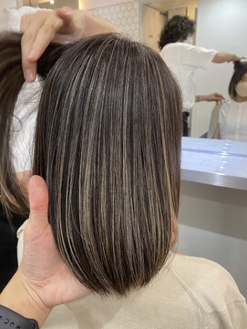 ヴィオットバイサロン(Viot by Salon) ベージュハイライトレイヤーボブ