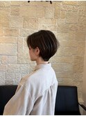 大人の落ち着きを引き立てるブラウンショート＃2