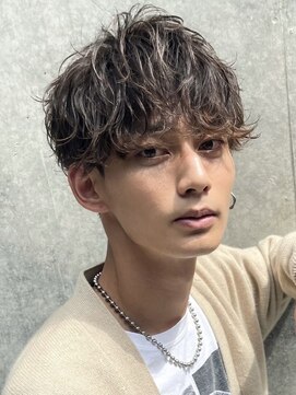 アントバイフィフス 秋田(unt by fifth) 秋田シャドウパーマメンズマッシュウルフカットセンターパート