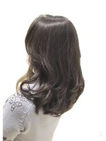 アルム(arum) ゆるやかな揺れが美しい大人レイヤー