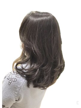 アルム(arum) ゆるやかな揺れが美しい大人レイヤー