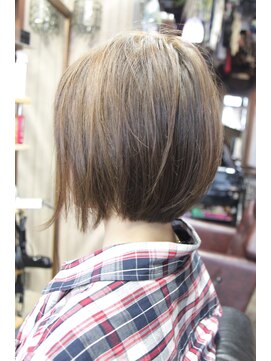 オーバーキャプテンネイキッド(OVER CAPTAIN NAKED) ラウンド前下がり骨格補正ボブ