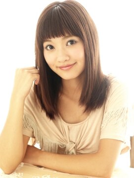 エマージュ 新宿(Emerge) ちょっと斬新な冒険前髪パッツンスタイルでオシャレに。