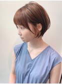 大人かわいいインナーハイライト耳かけマッシュショート