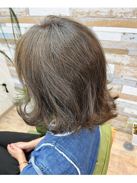 ハウオリ ヘアーワークス(Hauoli hair works) ブリーチ毛ベース、カーキベージュカラー