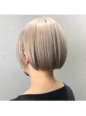 切りっぱなしボブのベージュカラー