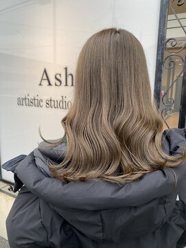 アッシュ アーティスティック スタジオ オブ ヘア(Ash artistic studio of hair) オリーブベージュ