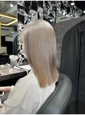 切りっぱなしミディアムレイヤーカットベージュカラー赤味消し