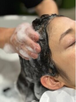 ヘア スタジオ カミング(HAIR STUDIO 髪ING)の写真/【豊橋/田原/髪質改善】頭皮のお悩み解消◎頭浸浴導入☆髪のハリコシUPにも効果的◎日頃の疲れを癒します♪