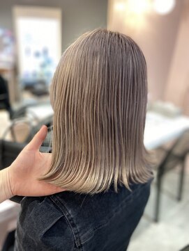 ラメール(MAISON LA MER) 《AYAKA》柔らかハイトーンベージュカラー