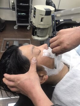カオル(kaoru)の写真/人気のフェードカットでさわやかな印象に！疲れを癒す本格ヘッドスパやシェービング、眉毛カットで清潔感UP