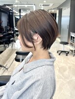 メモリーズ 表参道(Memories)&nbsp;40代50代60代耳かけショート前髪なしハンサムショート白髪ぼかし