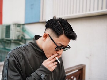 アンサー(ANSWER)の写真/渋いオトコ感は、美しいフェードと自在に遊べる毛流れがカギ。ワンランク上の洗練されたスタイルに。