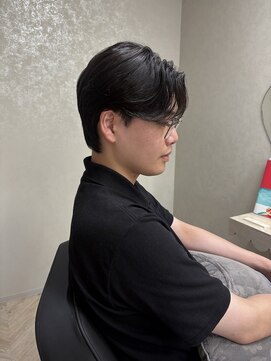 モニュメント(Monument) 毛流れを出すパーマ